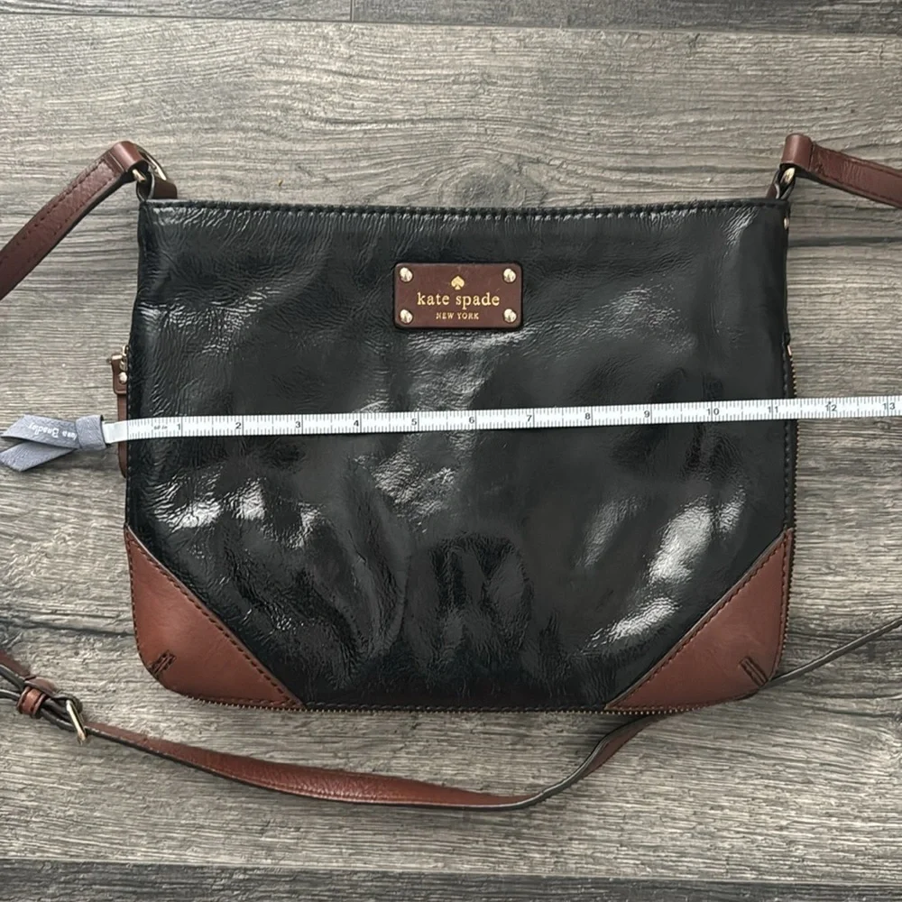 KATE SPADE Black Patent Leather w/Brown Leather Cross-Body Strap Shoulder Bag - Picture 5 of 7